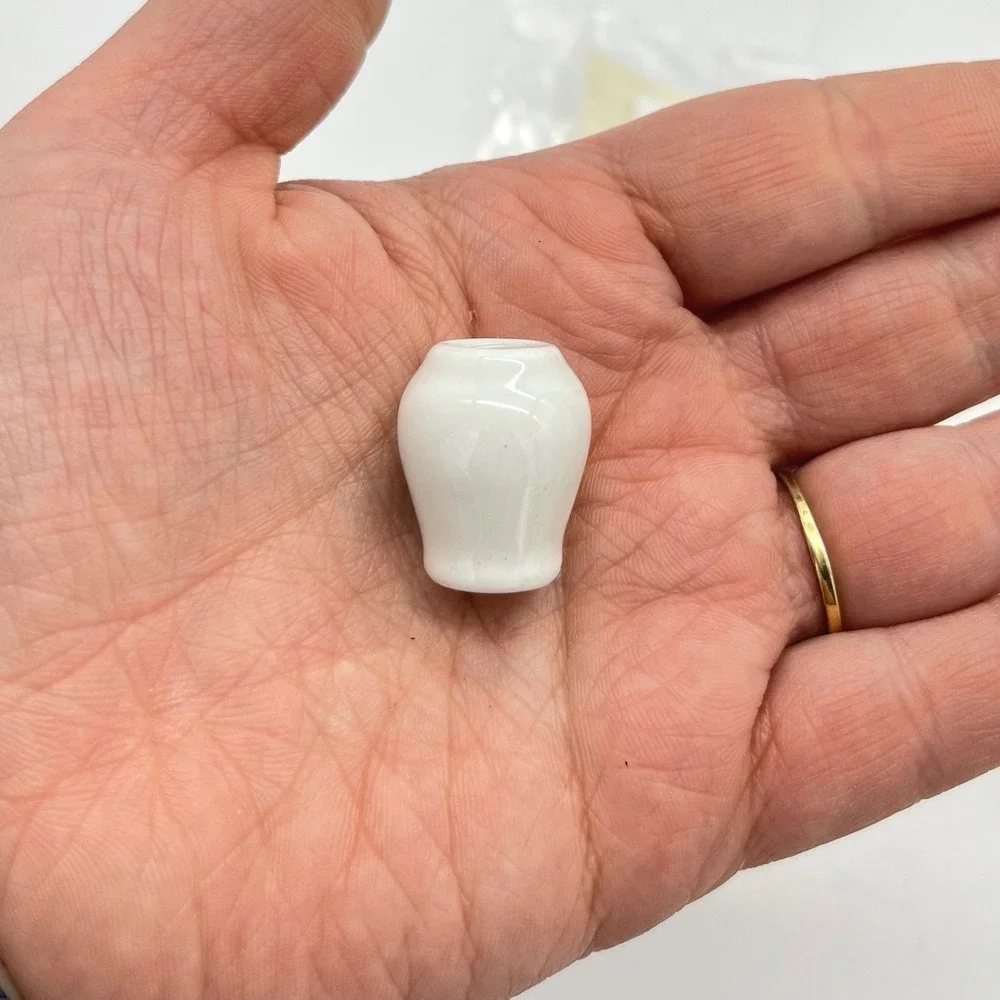 Mary's Miniatures Dollhouse White Ceramic Tapered Vase Accessory 1:12‎ Scale